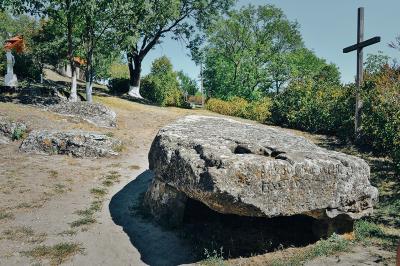Жертовний камінь у Монастирку
